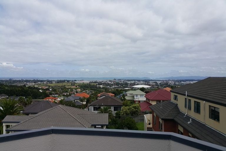 Photo of property in 43 Ribbonwood Crescent, Goodwood Heights, Auckland, 2105