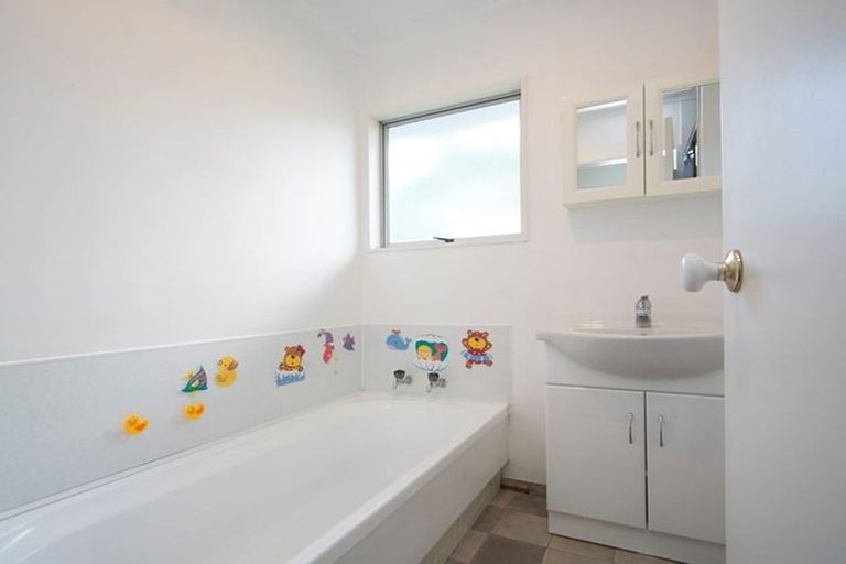 Photo of property in 20 Imperial Place, Henderson, Auckland, 0612