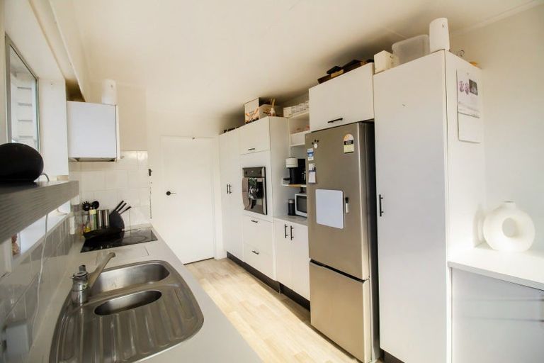 Photo of property in 32 Palliser Place, Milson, Palmerston North, 4414