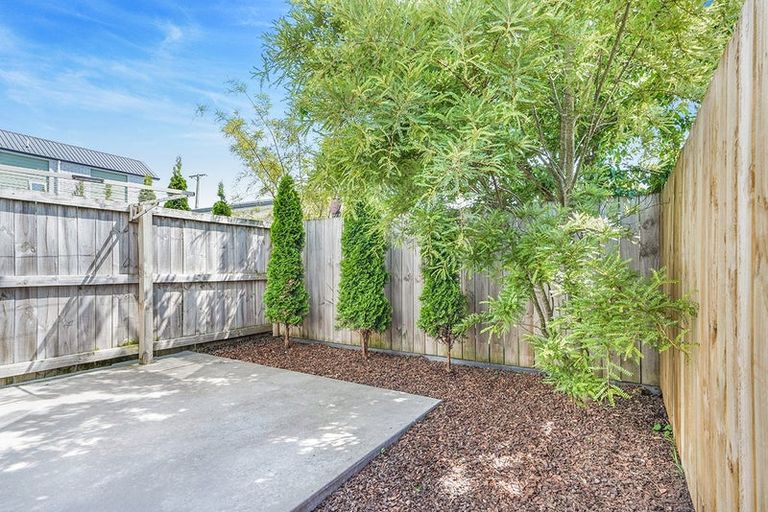 Photo of property in 24/10 Burrows Place, Frankton, Hamilton, 3204