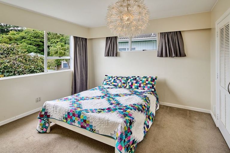 Photo of property in 14 Ardal Grove, Tirohanga, Lower Hutt, 5010