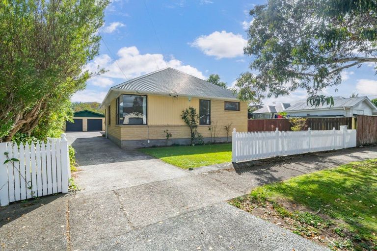 Photo of property in 4 Davis Crescent, Elderslea, Upper Hutt, 5018