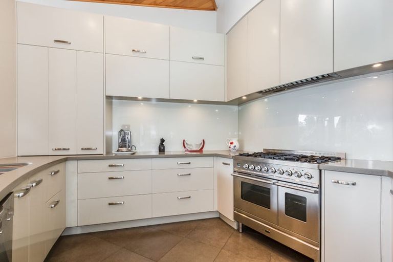 Photo of property in 10 Sunny Glen, Waikanae, 5036