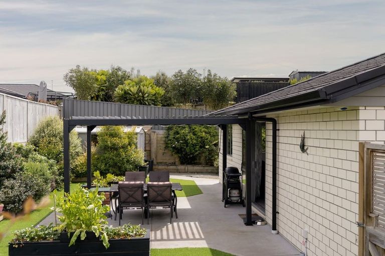 Photo of property in Waterview Estate, 30/4 Greystone Place, Omokoroa, 3114