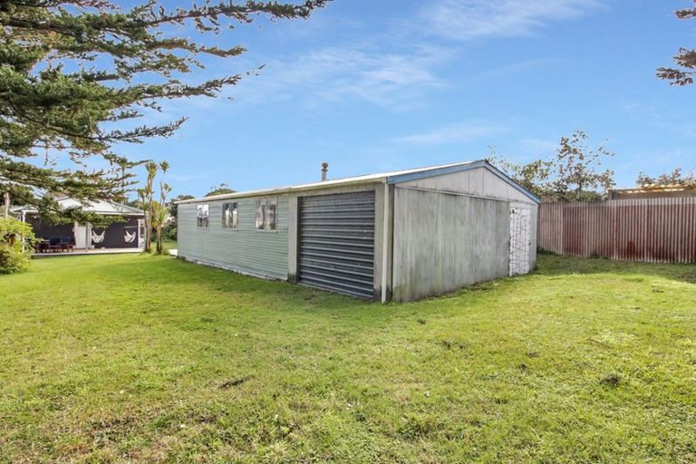 Photo of property in 110 Park Avenue, Waitarere Beach, Levin, 5510