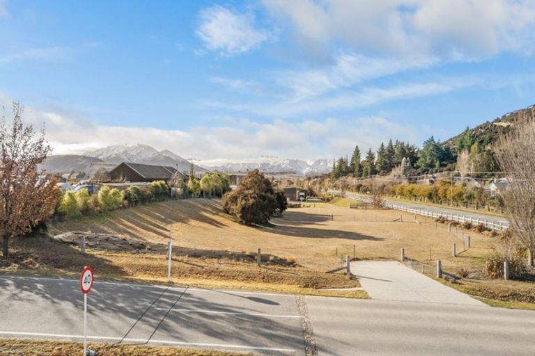 Photo of property in 4 Mount Linton Avenue, Wanaka, 9305