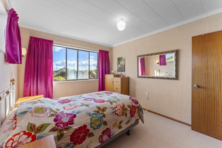 Photo of property in 11 Te Maku Grove, Waikanae, 5036