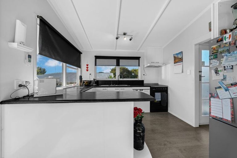 Photo of property in 6 Aplin Place, Birkdale, Auckland, 0626