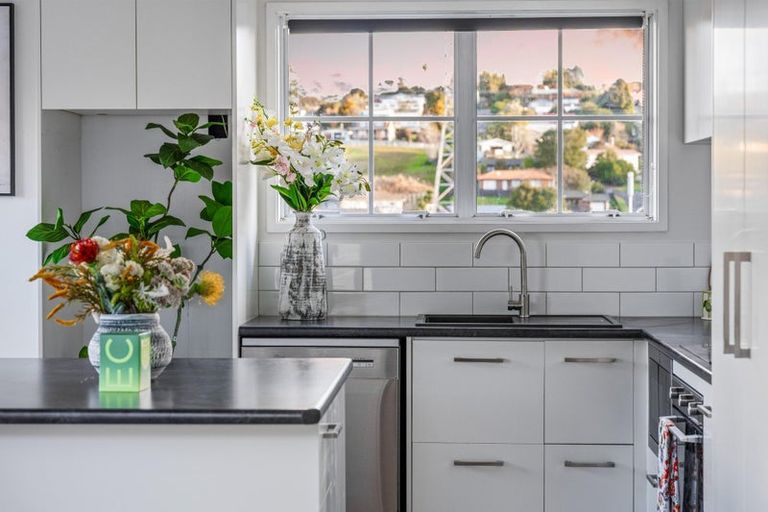Photo of property in 7 Faram Place, Massey, Auckland, 0614