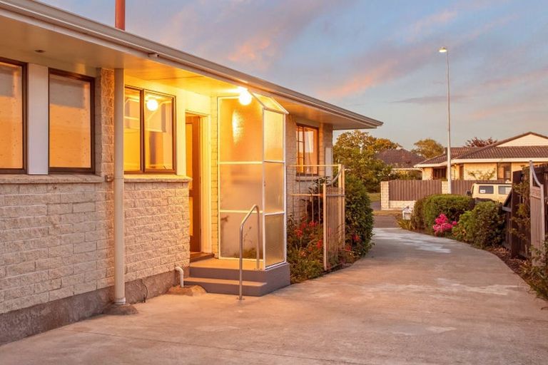 Photo of property in 11 Rolfe Place, Bishopdale, Christchurch, 8053