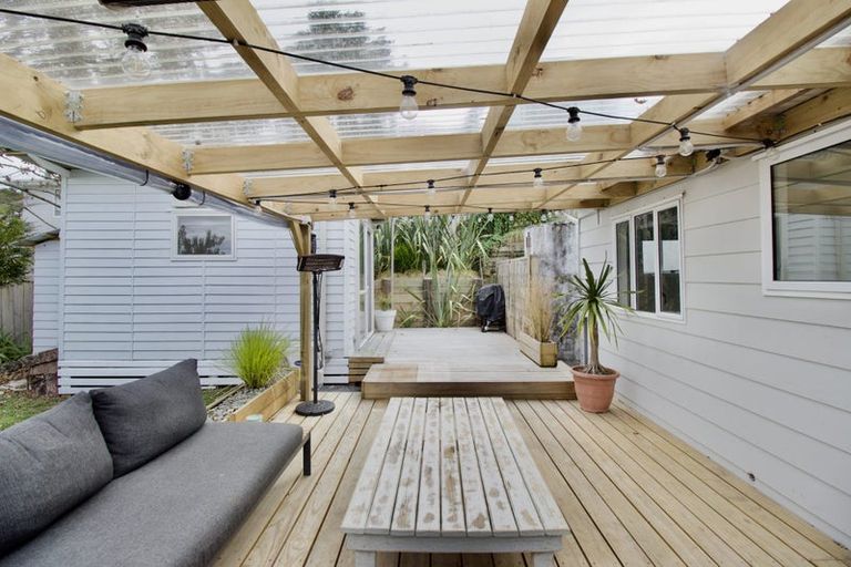 Photo of property in 6 Wiriana Place, Stanmore Bay, Whangaparaoa, 0932