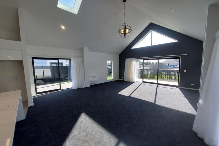 Photo of property in 21 Irvines Track, Halswell, Christchurch, 8025