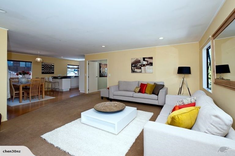 Photo of property in 52 Carlisle Road, Browns Bay, Auckland, 0630