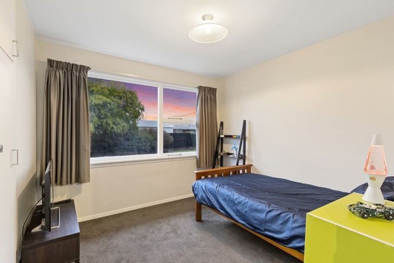 Photo of property in 15 Inca Place, Redwood, Christchurch, 8051