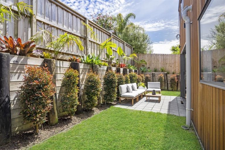 Photo of property in 21d Chippendale Crescent, Birkdale, Auckland, 0626