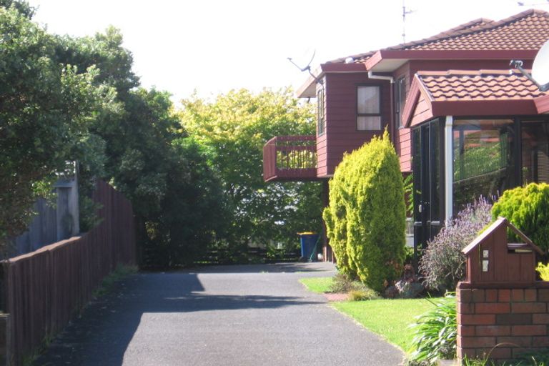 Photo of property in 2/5 Rothesay Bay Road, Rothesay Bay, Auckland, 0630
