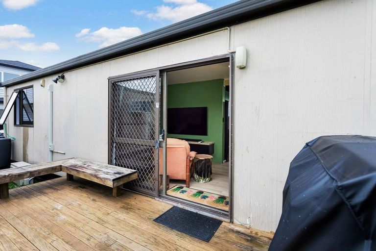 Photo of property in 2/35 Rollerson Street, Papakura, 2110