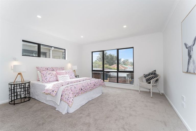 Photo of property in 1/4 Godley Road, Green Bay, Auckland, 0604