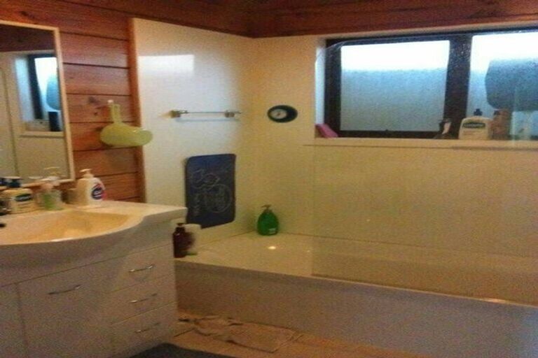 Photo of property in 2a Lauderdale Road, Birkdale, Auckland, 0626