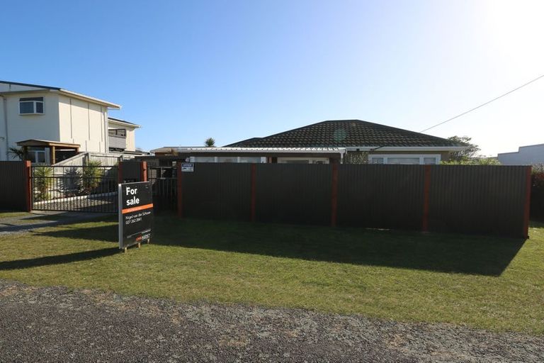 Photo of property in 8 Huia Street, Foxton Beach, Foxton, 4815