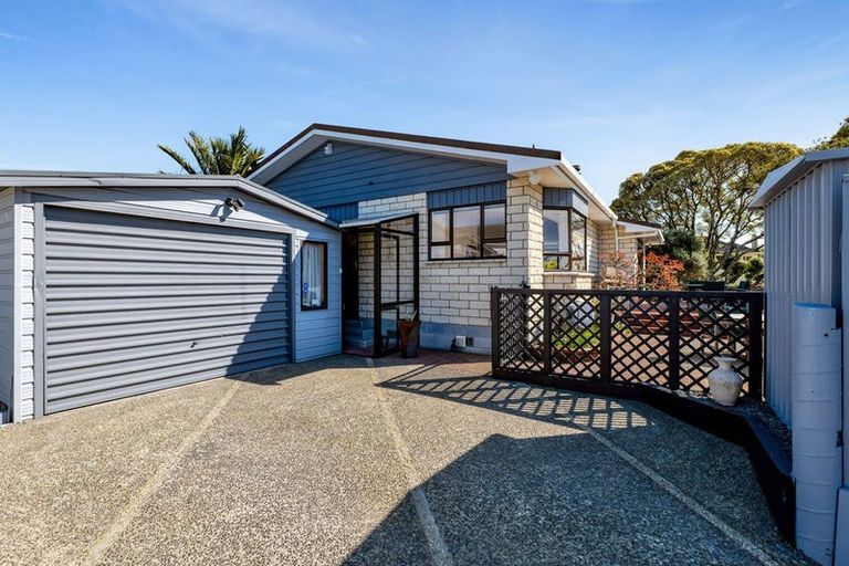 Photo of property in 4 Henui Street, Strandon, New Plymouth, 4312