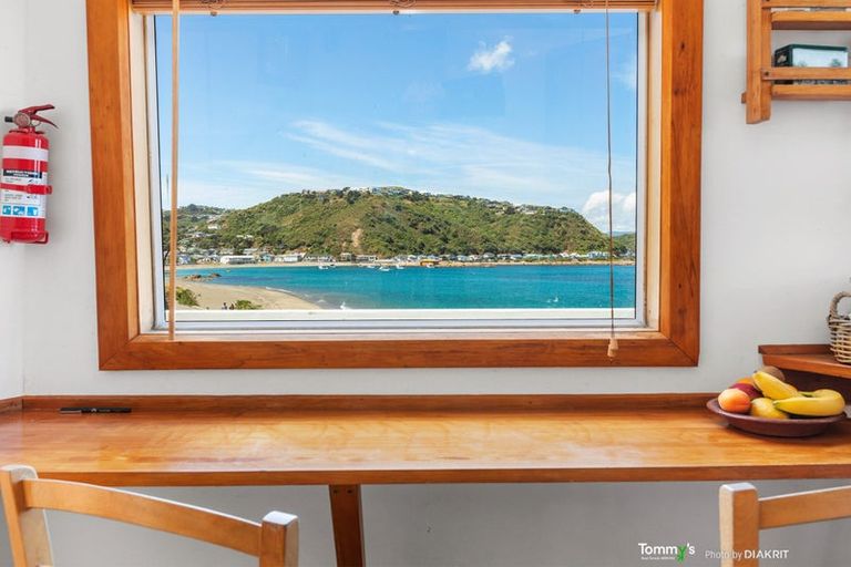 Photo of property in 326 The Esplanade, Island Bay, Wellington, 6023