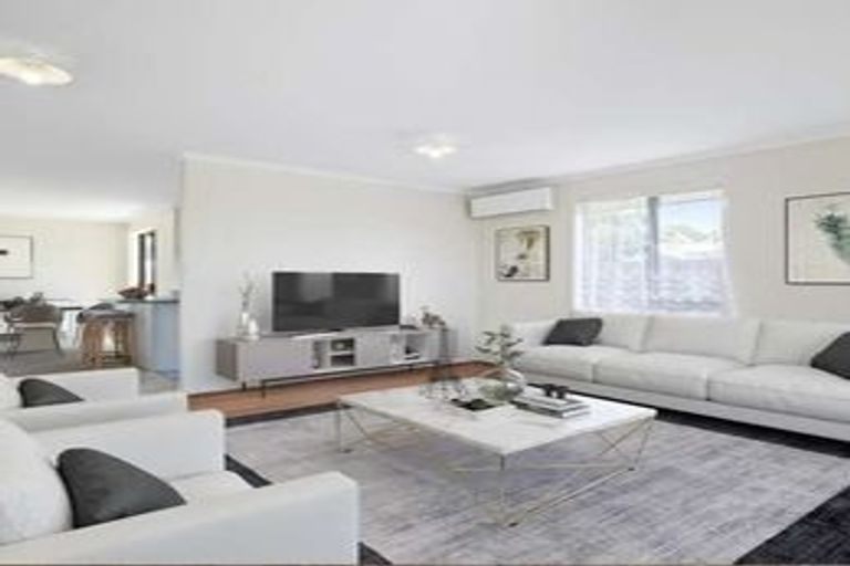 Photo of property in 1 Ranch Place, Pukekohe, 2120