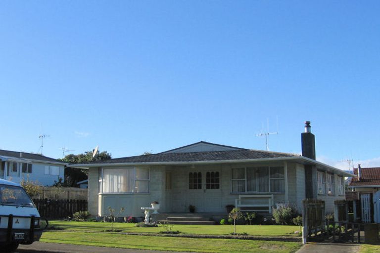 Photo of property in 16 Mountainview Terrace, Otaki Beach, Otaki, 5512