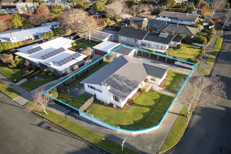 Photo of property in 1 Glenavon Place, Ilam, Christchurch, 8041