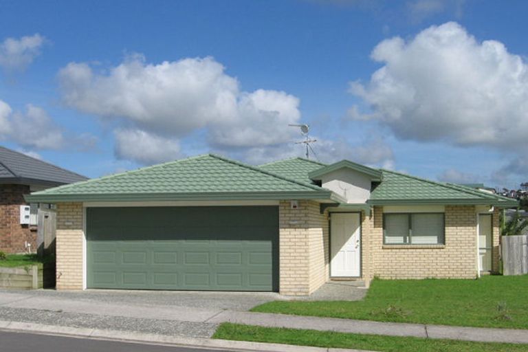 Photo of property in 17 Arlose Place, Westgate, Auckland, 0614