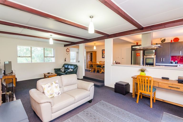 Photo of property in 32 Victoria Street, Carterton, 5713