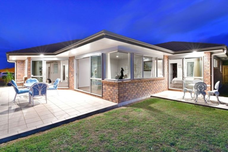 Photo of property in 24 Chesterfield Way, Orewa, 0931