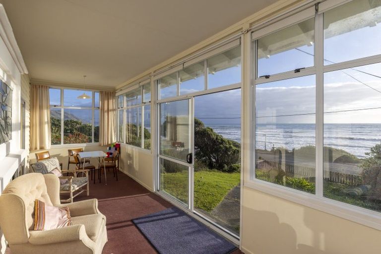 Photo of property in 82 The Parade, Paekakariki, 5034