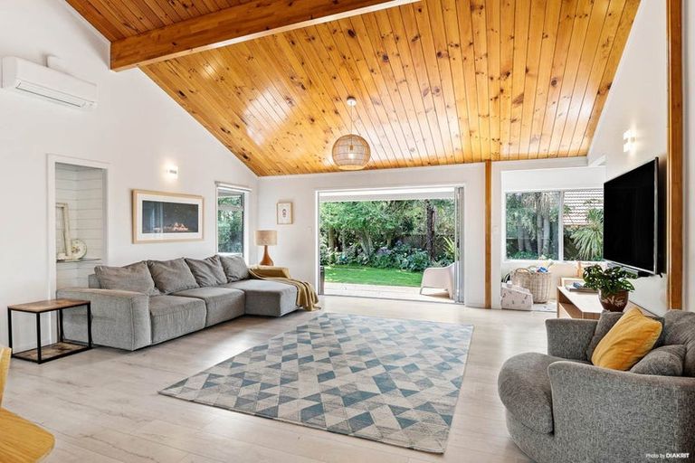 Photo of property in 17 Onepu Lane, Manly, Whangaparaoa, 0930