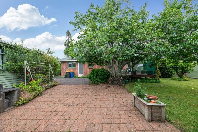 Photo of property in 78 Neil Avenue, Te Atatu Peninsula, Auckland, 0610