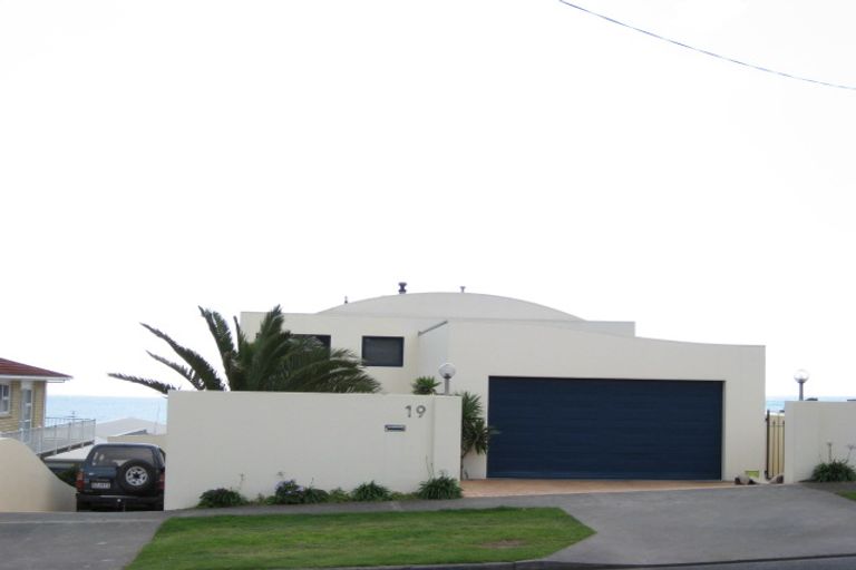 Photo of property in 19 Hamblyn Street, Strandon, New Plymouth, 4312