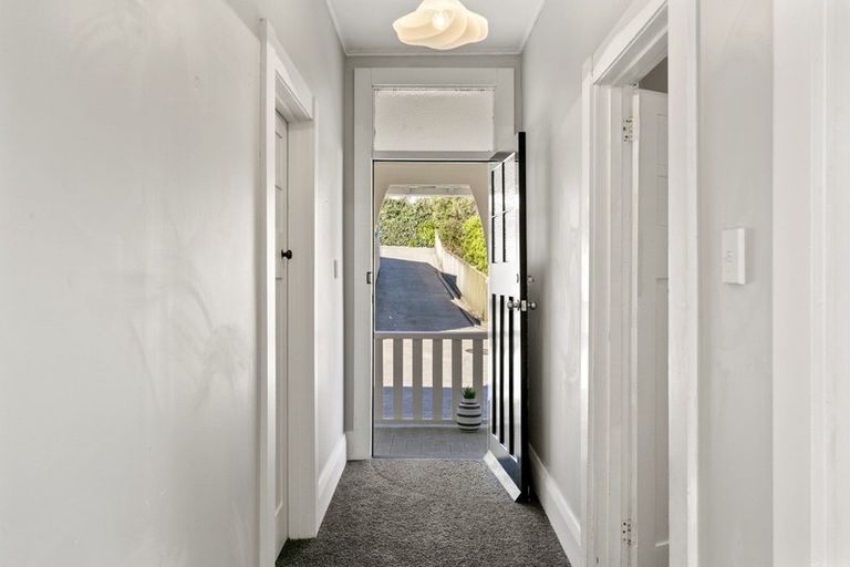 Photo of property in 7 Omar Street, Khandallah, Wellington, 6035