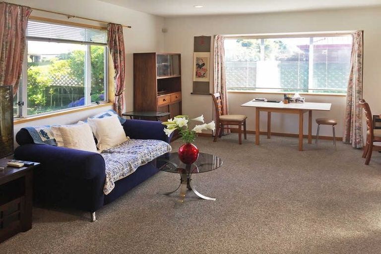 Photo of property in 102 Apsley Drive, Avonhead, Christchurch, 8042