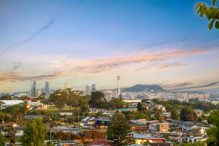 Photo of property in 44 Grenada Avenue, Forrest Hill, Auckland, 0620