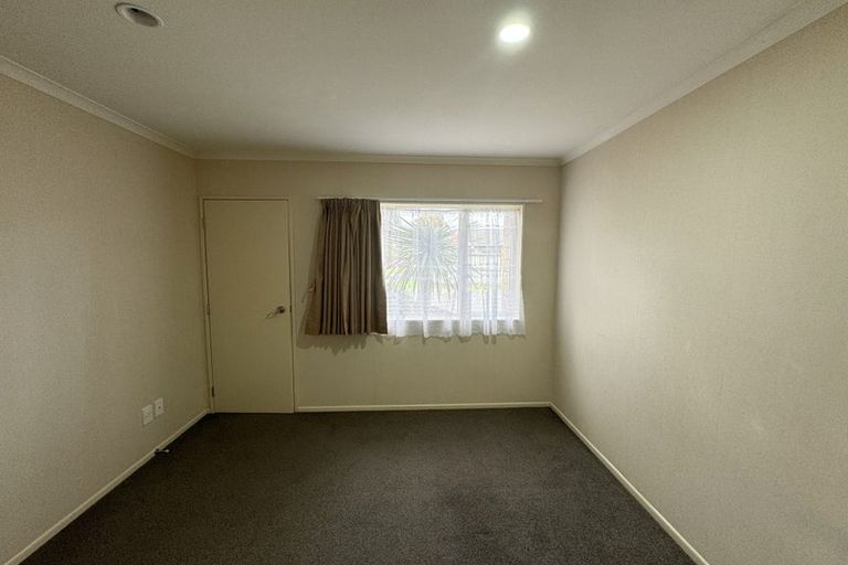 Photo of property in 16 Monash Place, Flat Bush, Auckland, 2016