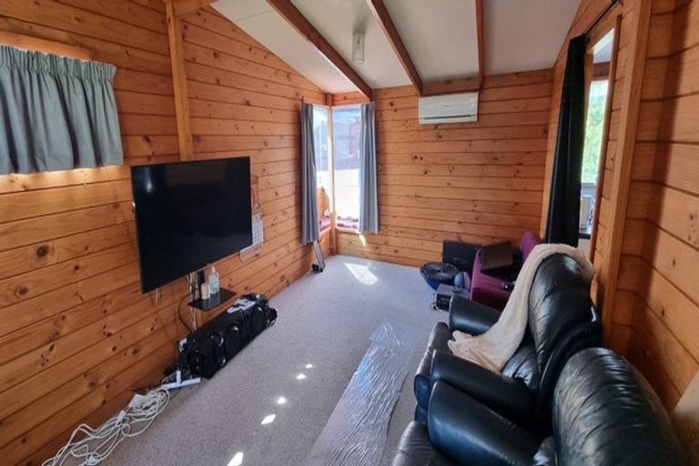 Photo of property in 96 Waimumu Road, Massey, Auckland, 0614