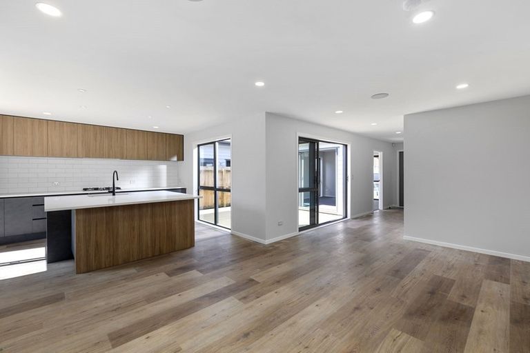 Photo of property in 24 Tarras Road, Kumeu, 0810