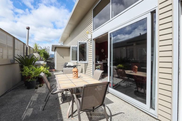Photo of property in 38 Great West Road, Matipo Heights, Rotorua, 3015