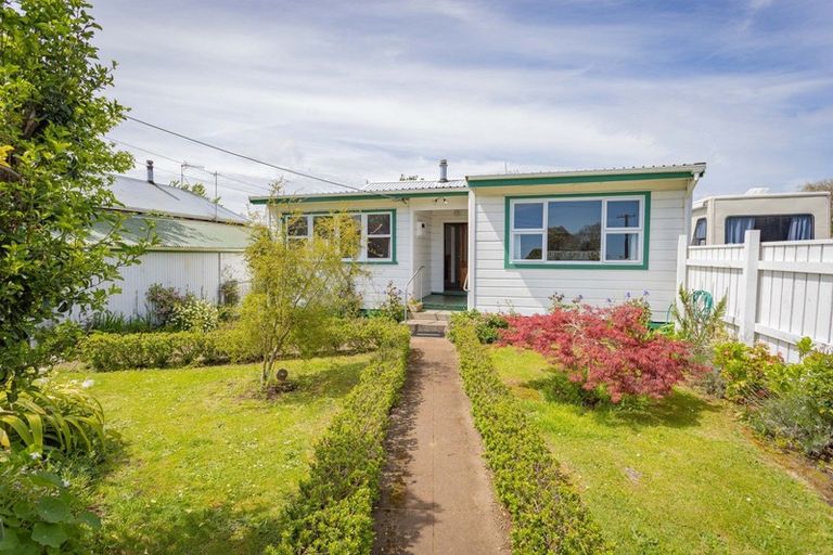 Photo of property in 28 Wilson Street, Waverley, 4510