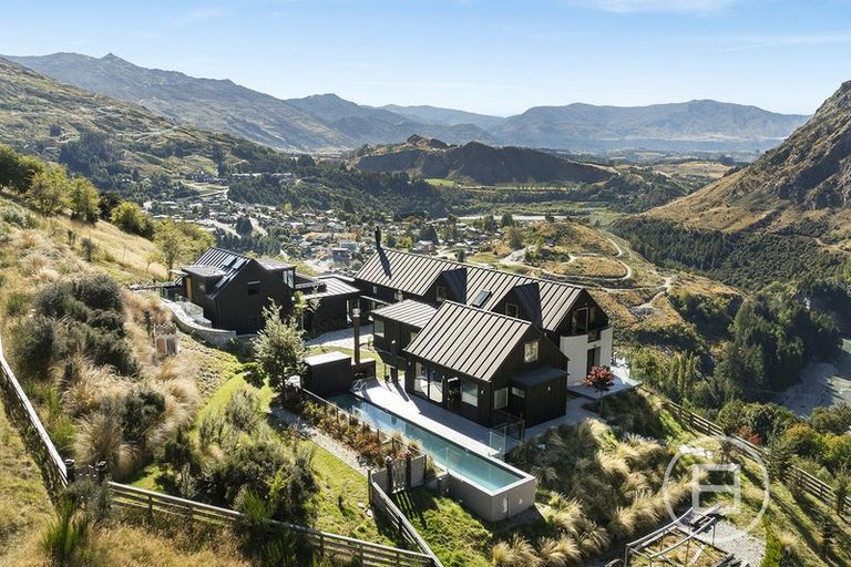 Photo of property in 12 Crows Nest Road, Arthurs Point, Queenstown, 9371