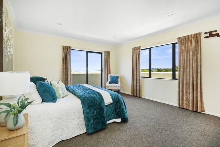 Photo of property in 39 Arahiwi Grove, Tirohanga, Lower Hutt, 5010