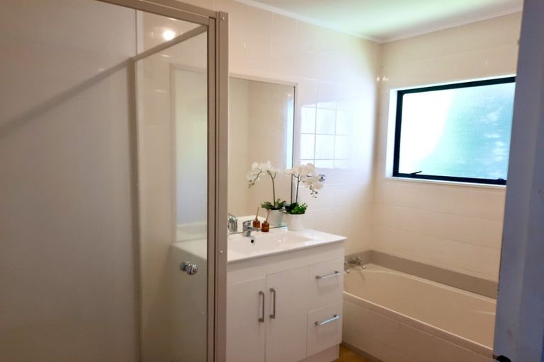 Photo of property in 216 Whangaparaoa Road, Red Beach, 0932