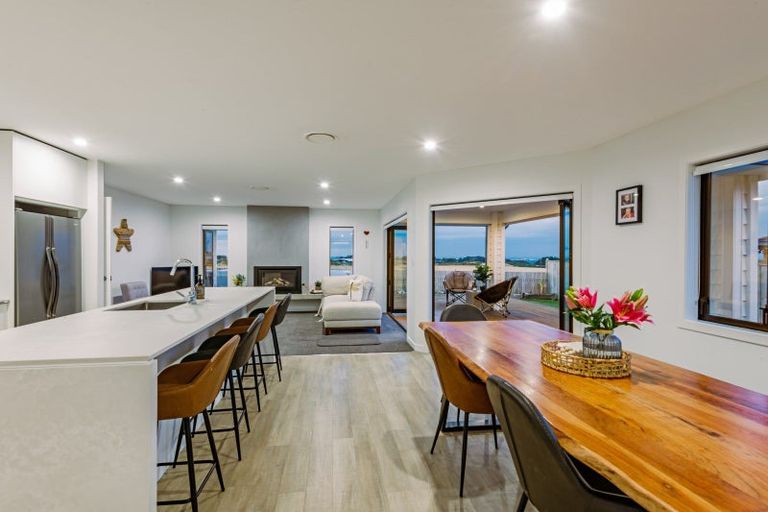 Photo of property in 21 Silicon Way, Fitzherbert, Palmerston North, 4410