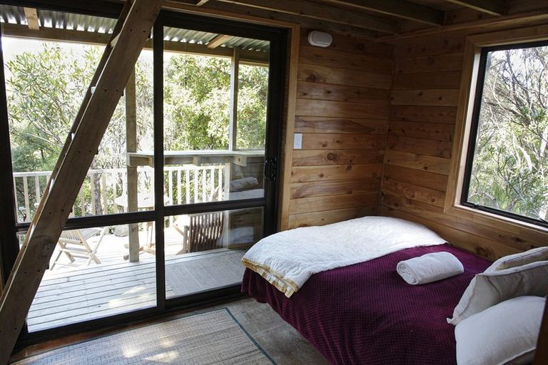 Photo of property in 128 Lone Kauri Road, Karekare, Auckland, 0772