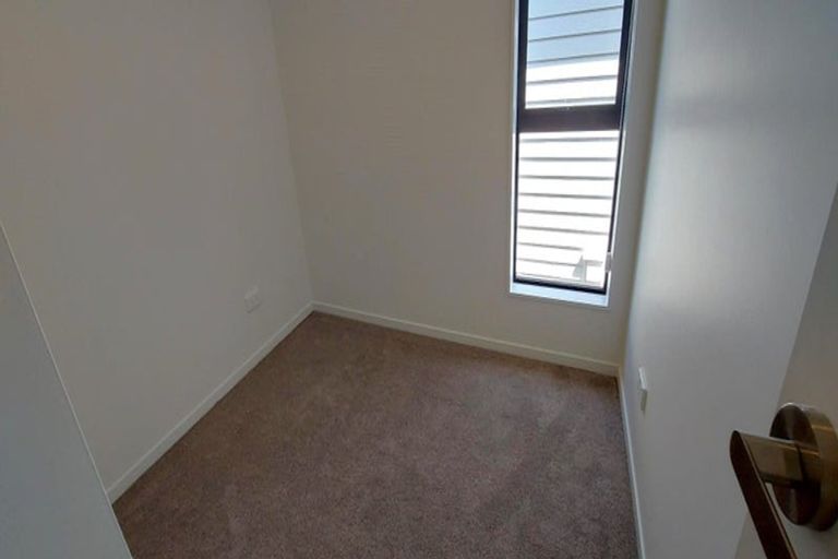 Photo of property in 20b Mackenzie Street, Te Atatu South, Auckland, 0610